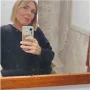 Laureata presso l'accademia di belle arti di Brescia insegno italiano, inglese e spagnolo. Aiuto a studiare anche storia dell'arte